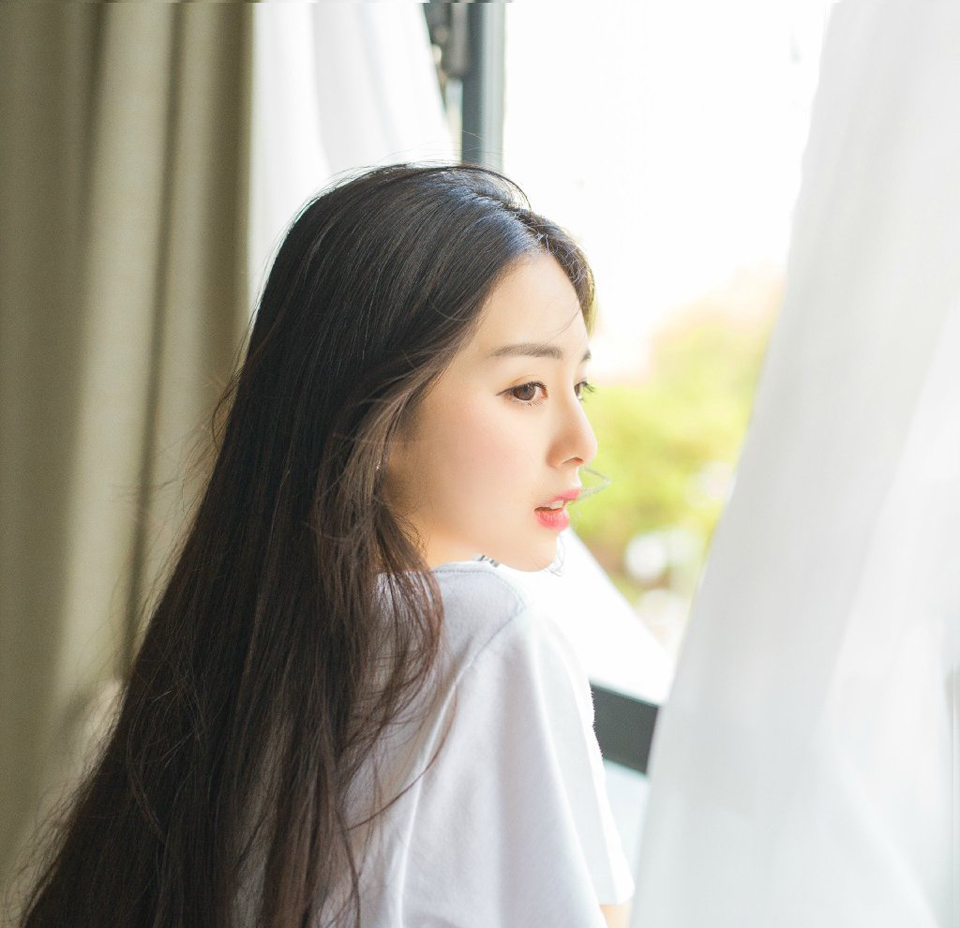 我来不及认真地年轻，待明白过来时，只能选择认真地老去。——三毛